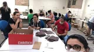 Servidores fazem 4 mil máscaras para profissionais da saúde de Campo Grande