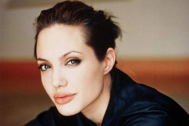Coronavírus:  Angelina Jolie doa US$ 1 milhão para alimentar crianças.