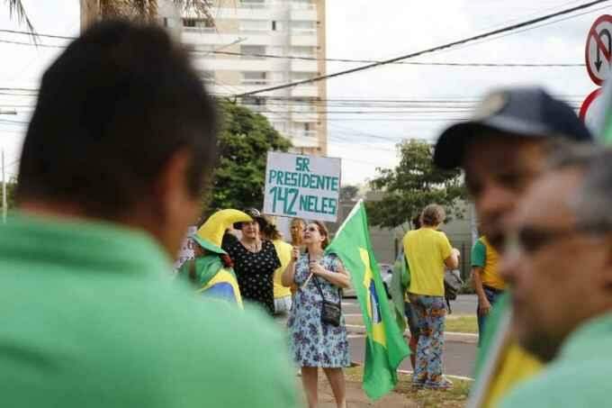 VÍDEO: Em motos e carros, manifestantes lotam Afonso Pena em apoio a Bolsonaro