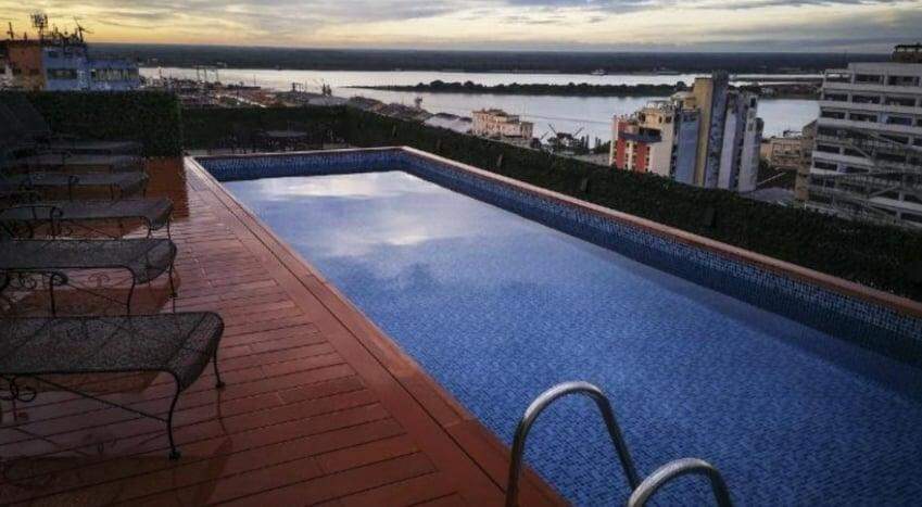 Ronaldinho Gaúcho cumpre pena domiciliar em hotel de luxo