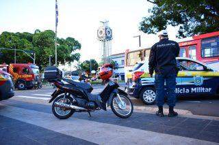 Pedestre é atropelado por moto ao atravessar Avenida Afonso Pena
