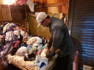 Doações caem na pandemia e quem tem pouco sofre com onda de frio em Campo Grande