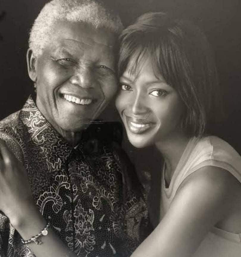 Naomi Campbell , "neta honorária” de Nelson Mandela , faz 50 anos