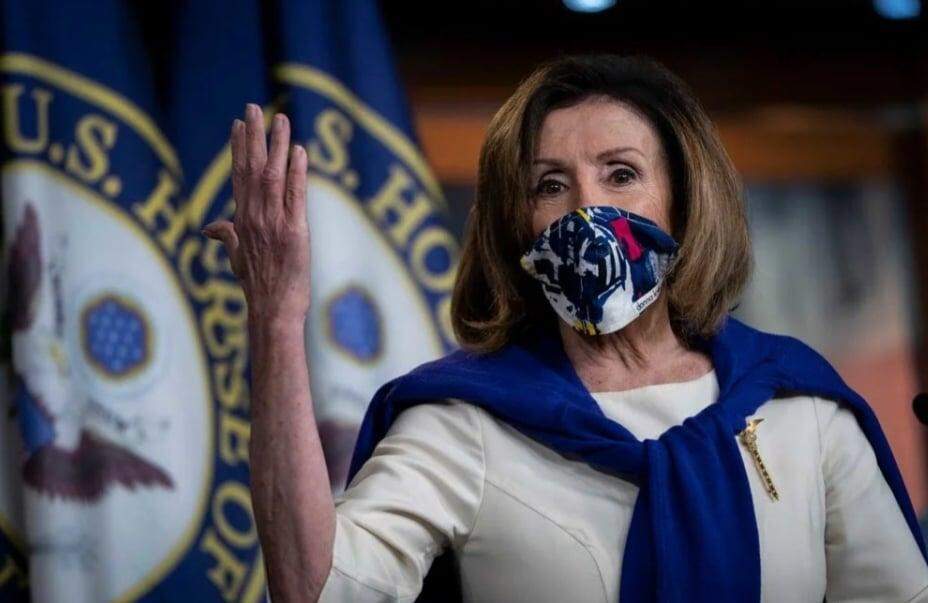 Nancy Pelosi e suas máscaras, símbolo de comunicação e expressão.