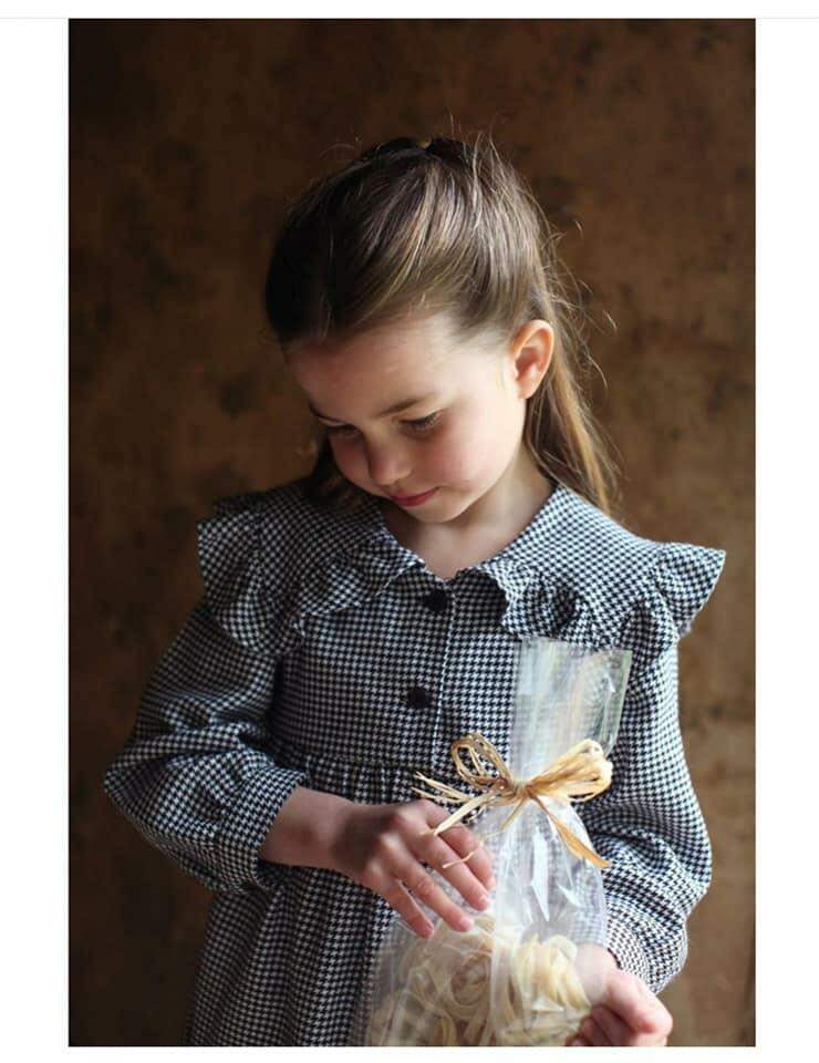 Princesa Charlotte celebrou seu aniversário de 5 anos ajudando o próximo