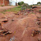 Depois de temporal que ‘engoliu’ rua no Noroeste, moradores reclamam