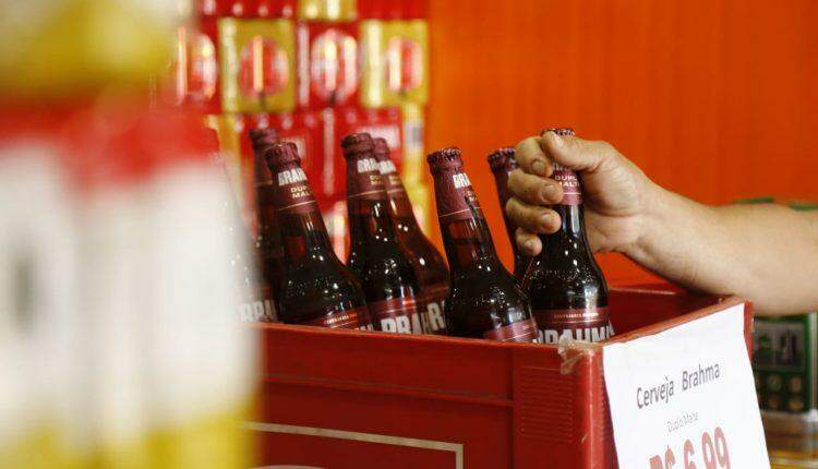 Consumo de bebida alcoólica cresce na pandemia e vendas em conveniências disparam 30%