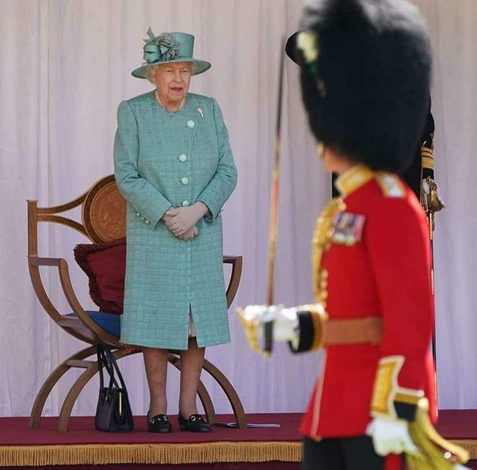 Rainha Elizabeth, durante o Trooping the Colour 2020