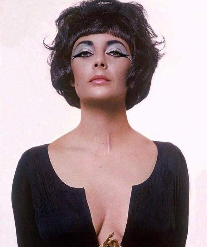 Retrato icônico de Elizabeth Taylor com cicatriz de traqueotomia de emergência