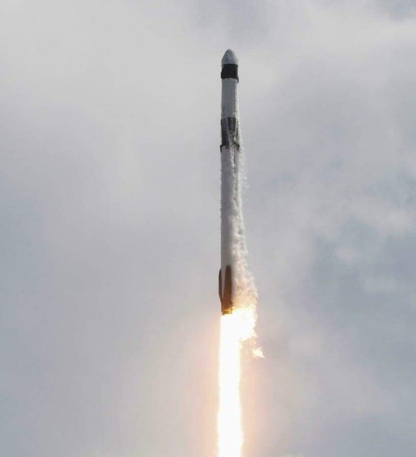 Foguete da SpaceX com dois astronautas foi lançado na Flórida