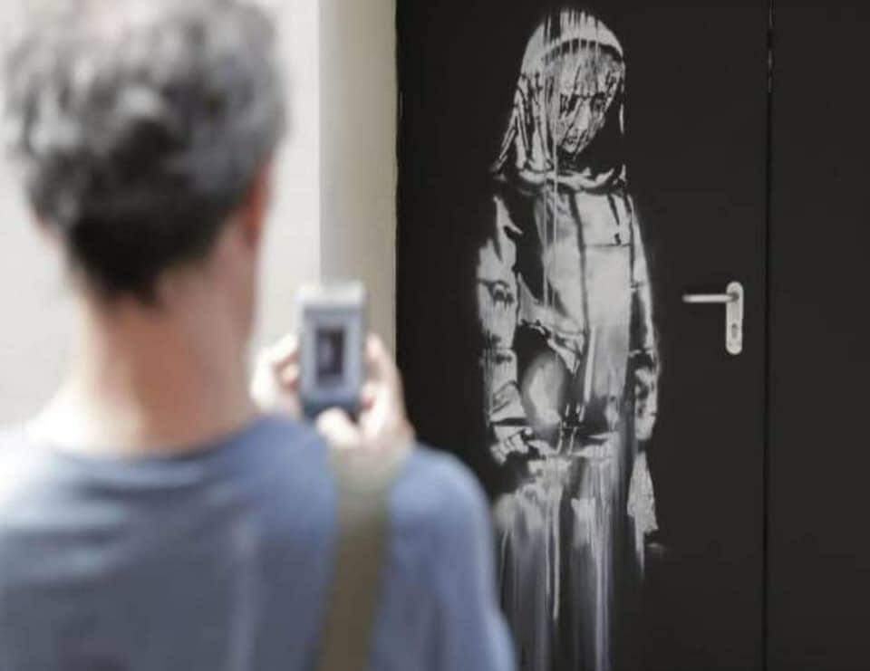 Obra atribuída a Banksy e roubada em 2019 é encontrada na Itália