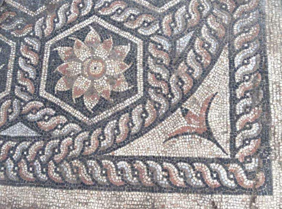 Descoberto piso de mosaico romano do século III d.C, em Verona.