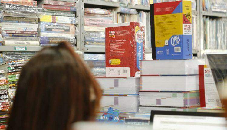 Com vendas em alta na pandemia, livrarias do Centro temem volta de impostos