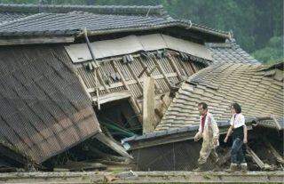 Chuvas fortes deixam mortos desabrigados e desaparecidos no Japão.