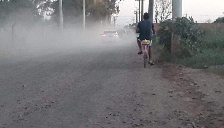 'Nuvem de poeira' encobre bairro de Campo Grande e moradores pedem por solução 