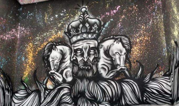 Grafiteiro personaliza canecas em prol de ação social em bairros de Campo Grande