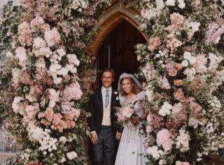 Família real divulga foto do casamento da Princesa Beatrice, neta da rainha Elizabeth II.