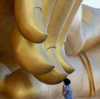 Grande estátua dourada de Buda na província de Ang Thong, foi reaberta ao público.