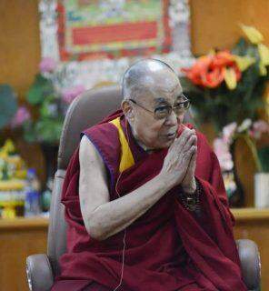 Com álbum de mantras, Dalai Lama celebra 85 anos