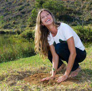 Gisele Bündchen vai doar 40 mil mudas de árvores para celebrar seus 40 anos.