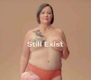 'Age Doesn’t Matter', marca destaca mulheres com + de 50 anos de lingerie, em campanha.