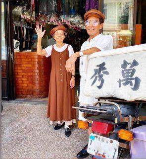 Avós de modelagem de roupas de Taiwan são surpresa no Instagram