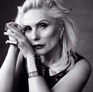 Debbie Harry, ícone absoluto do Blondie, fez 75 anos.