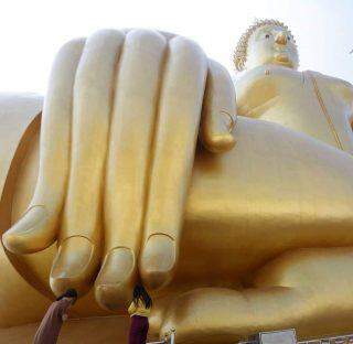 Grande estátua dourada de Buda na província de Ang Thong, foi reaberta ao público.