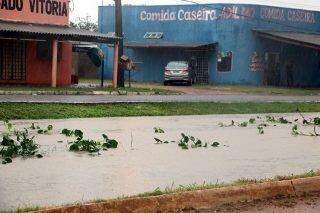 Chuva causa alagamentos, destrói casas e deixa moradores sem energia no sul e sudoeste de MS