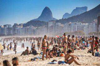 Crivella vai demarcar faixa de areia das praias do Rio, e reserva será por aplicativo