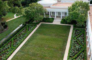 Melania Trump renova jardim da Casa Branca e acaba ironizada