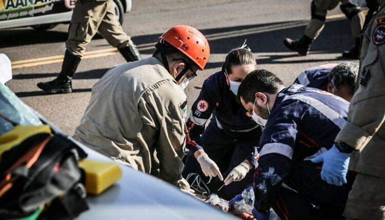 Motociclista morre após acidente com carro e motorista foge em Campo Grande