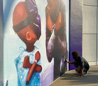 Disney inaugura mural com homenagem à Chadwick Boseman