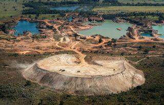 O Pantanal arde em chamas.