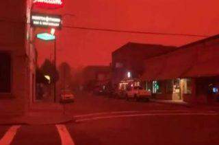 Incêndios florestais deixam céu vermelho no estado americano de Oregon.