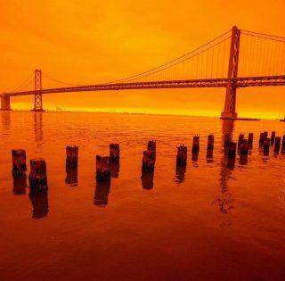 Incêndios florestais deixam o céu de São Francisco laranja .