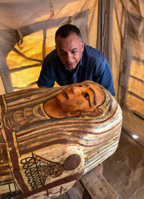 Quatorze novos sarcófagos egípcios de 2.500 anos descobertos em Saqqara
