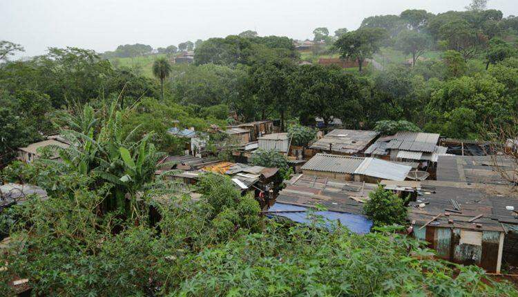 Na Favela do Mandela, chuva é sinônimo de pesadelo para quem já vive vulnerável