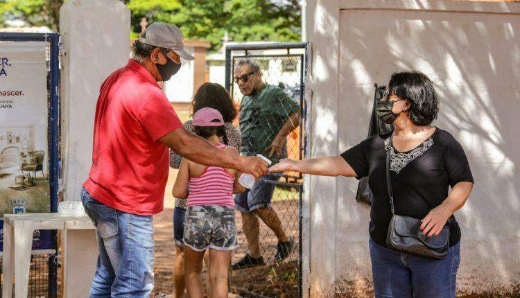 Devido à pandemia, campo-grandenses 'antecipam' o Dia de Finados para manter tradição de visitas a cemitérios