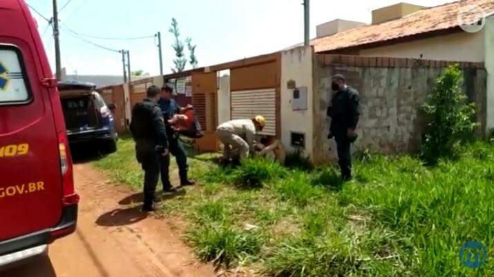 VÍDEO: De cima da torre da Máxima, policial atira em rapaz que jogava drogas para dentro do presídio