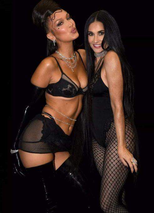 Demi Moore, aos 57, rouba cena em campanha de lingerie da Fenty de Rihanna.