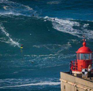 Elite do surfe está em Nazaré em busca de onda histórica.