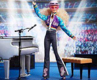 Elton John ganha boneca Barbie em sua homenagem