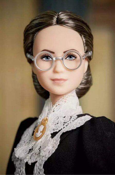 Em tempos de eleições, Mattel lança Barbie em homenagem a primeira mulher a votar nos EUA