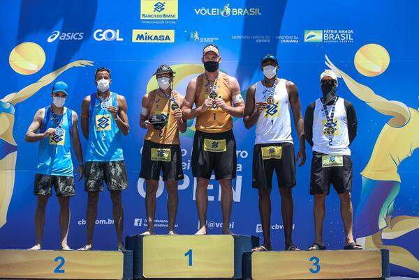 Alison e Álvaro conquistam o segundo título consecutivo no Vôlei de Praia