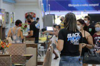 Confira se os preços compensam: de celular a fogão, lojas de Campo Grande antecipam Black Friday