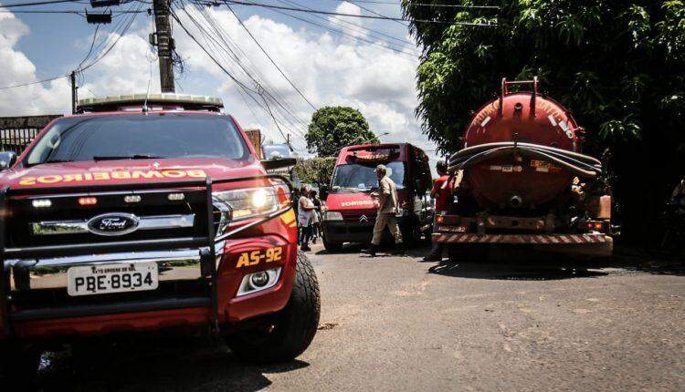 Motorista joga caminhão contra árvore para evitar passar por cima menino em Campo Grande