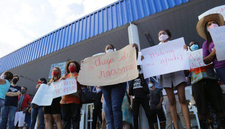 Supermercado de Campo Grande é alvo de protestos após morte de cliente no RS