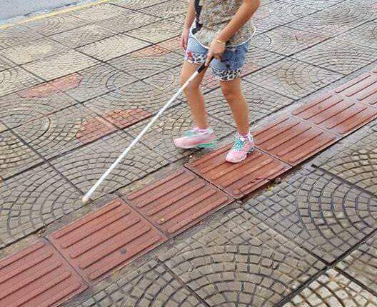 No dia do cego, famílias comemoram por 'soltar as mãos' dos filhos nas ruas de Campo Grande