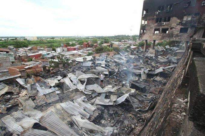 Incêndio destrói prédio de centro cultural e casas em Assunção, no Paraguai